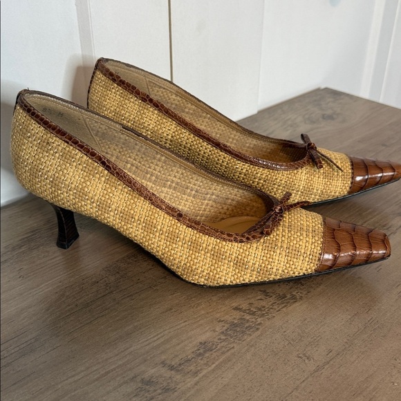Vintage Stuart Weitzman Woven Crocodile accent Kitten Leather Heels - 8.5 - Picture 3 of 7